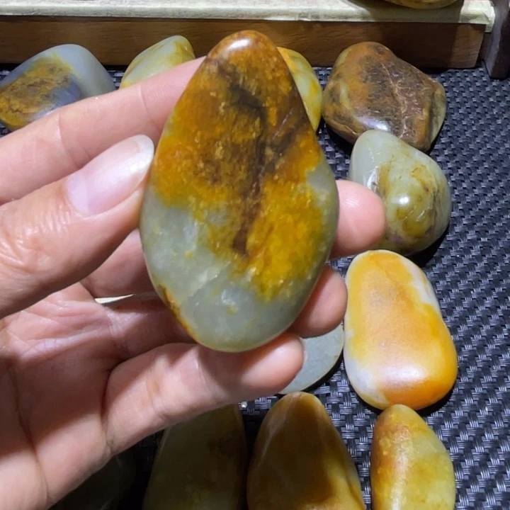 和田玉未镶嵌珠宝奇石