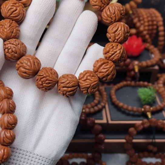 吊坠桃核往***～19豹子头手串