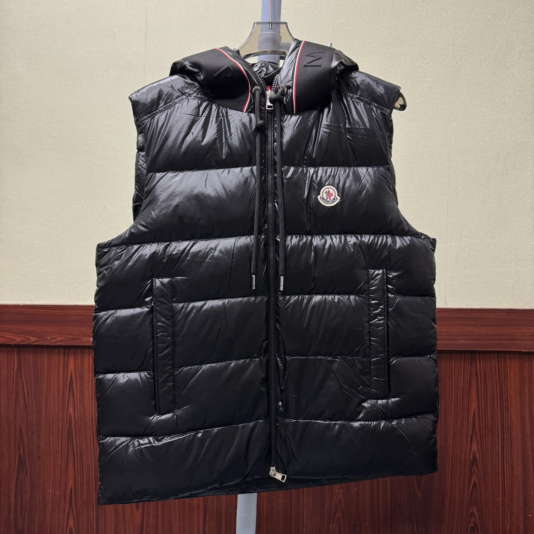 MONCLER 男士连帽羽绒马甲 tz6351aa