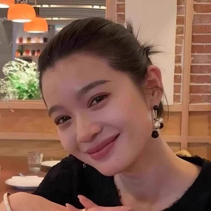 合金树脂耳饰 秋冬新款黑白串珠耳钉法式复古小众设计感百搭耳饰