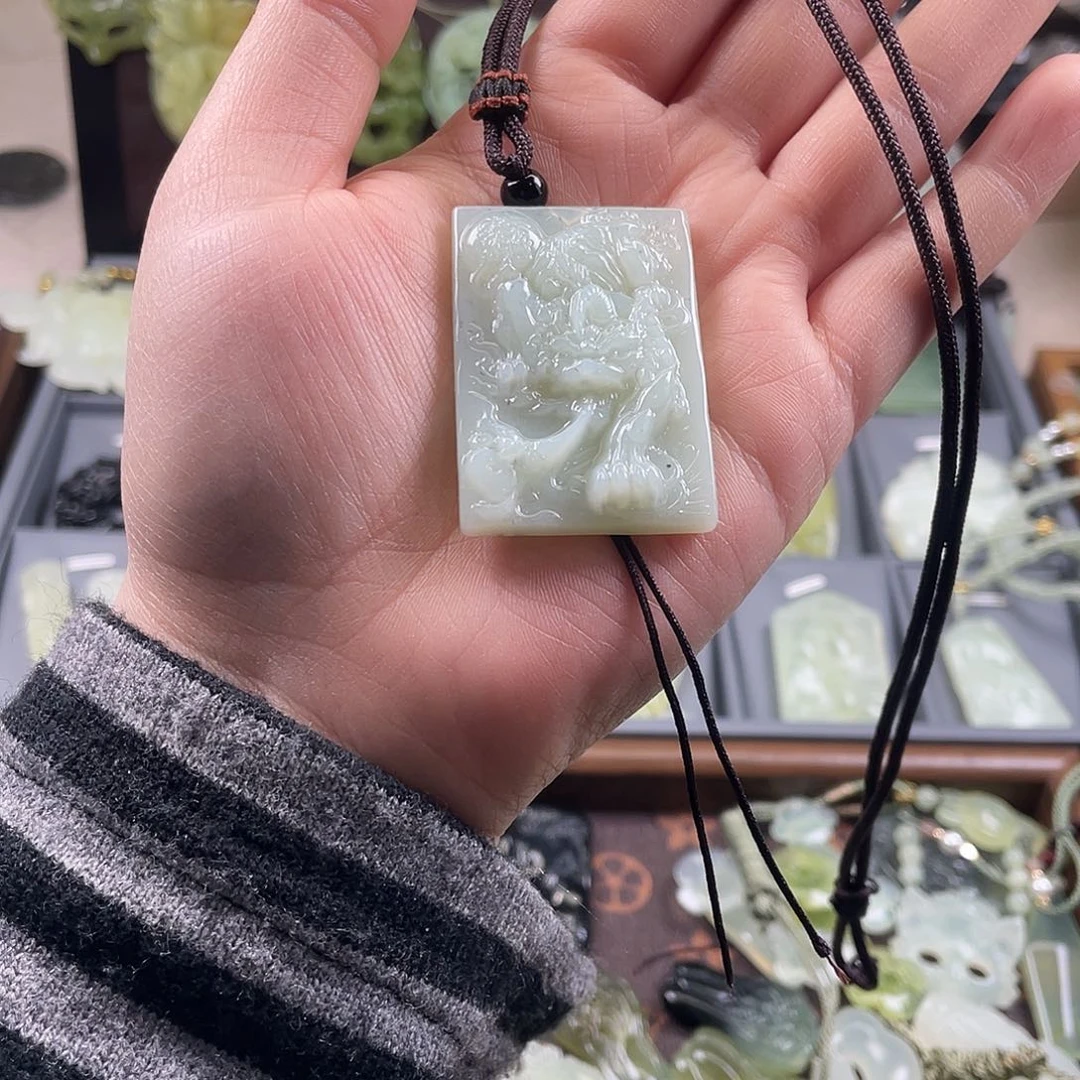 岫玉未镶嵌吊坠(赠链)