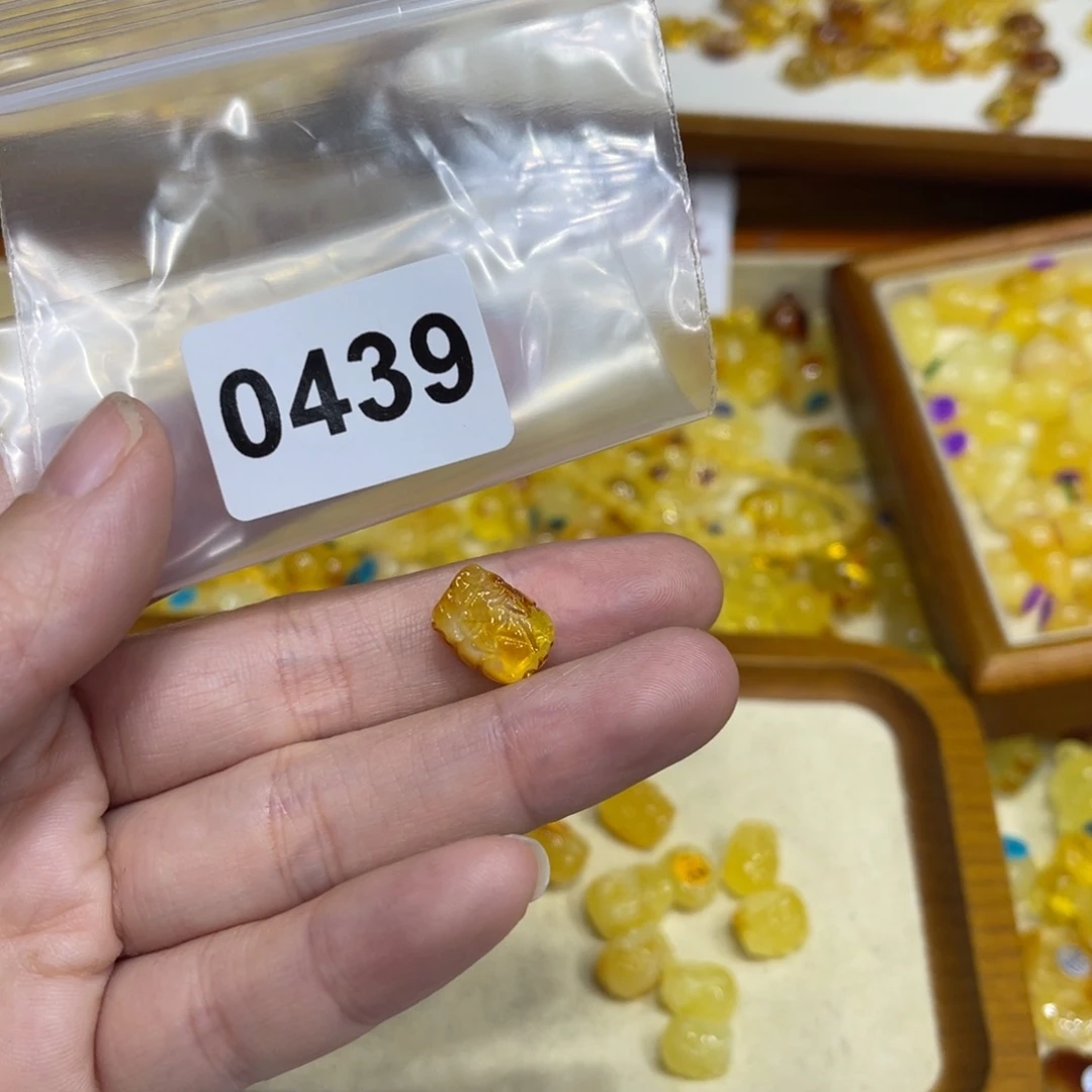 琥珀珠宝奇石未镶嵌