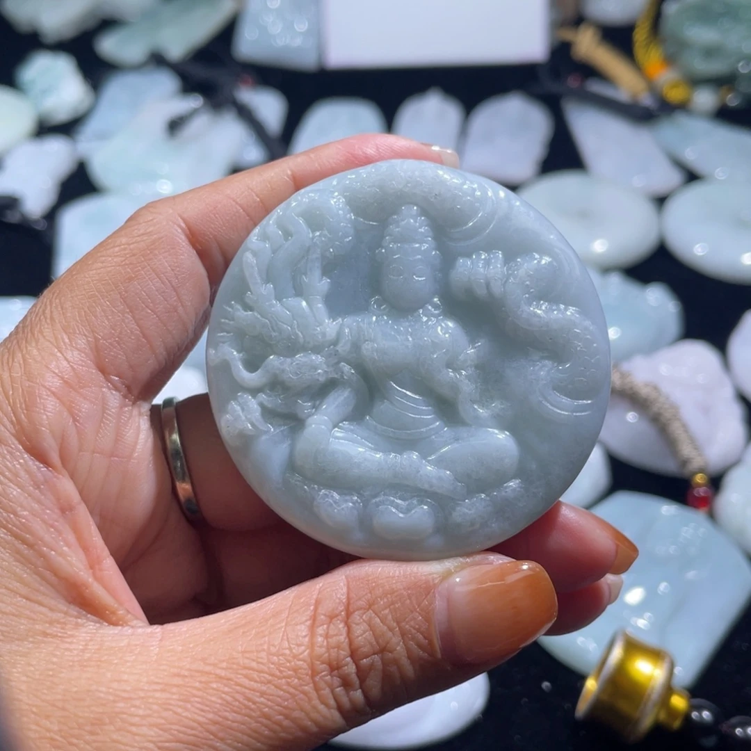 翡翠未镶嵌颈饰玉龙观音