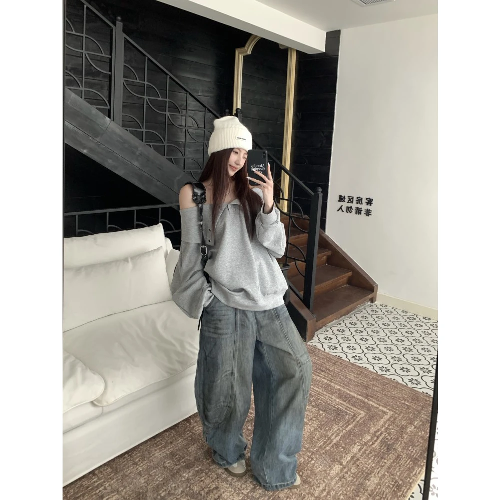 慵懒风灰色一字肩翻领卫衣女秋季设计感小众露肩宽松套头休闲上衣