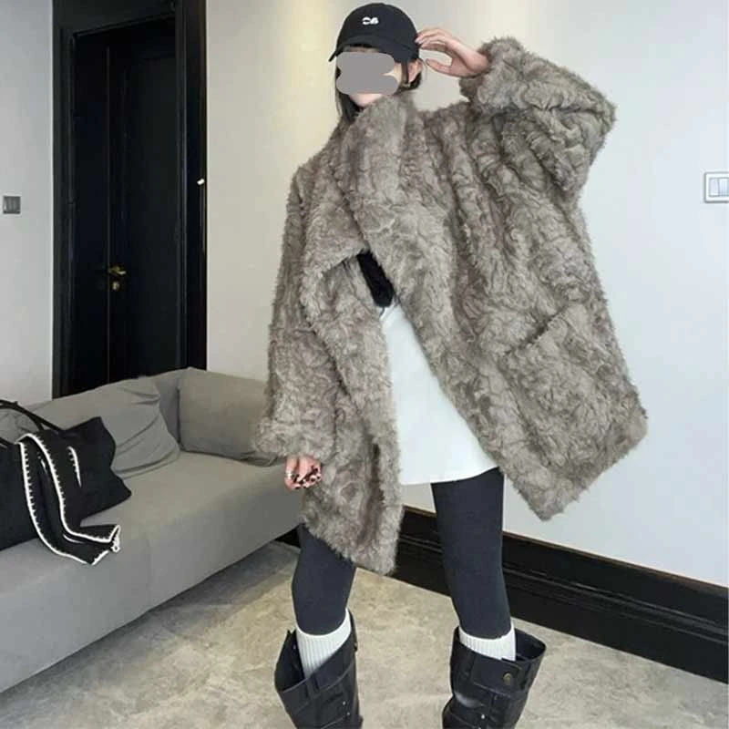 《巴黎热恋》中长款羊羔毛大翻领外套女2025年秋冬新款显瘦开衫上衣