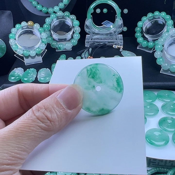 石英质玉未镶嵌颈饰