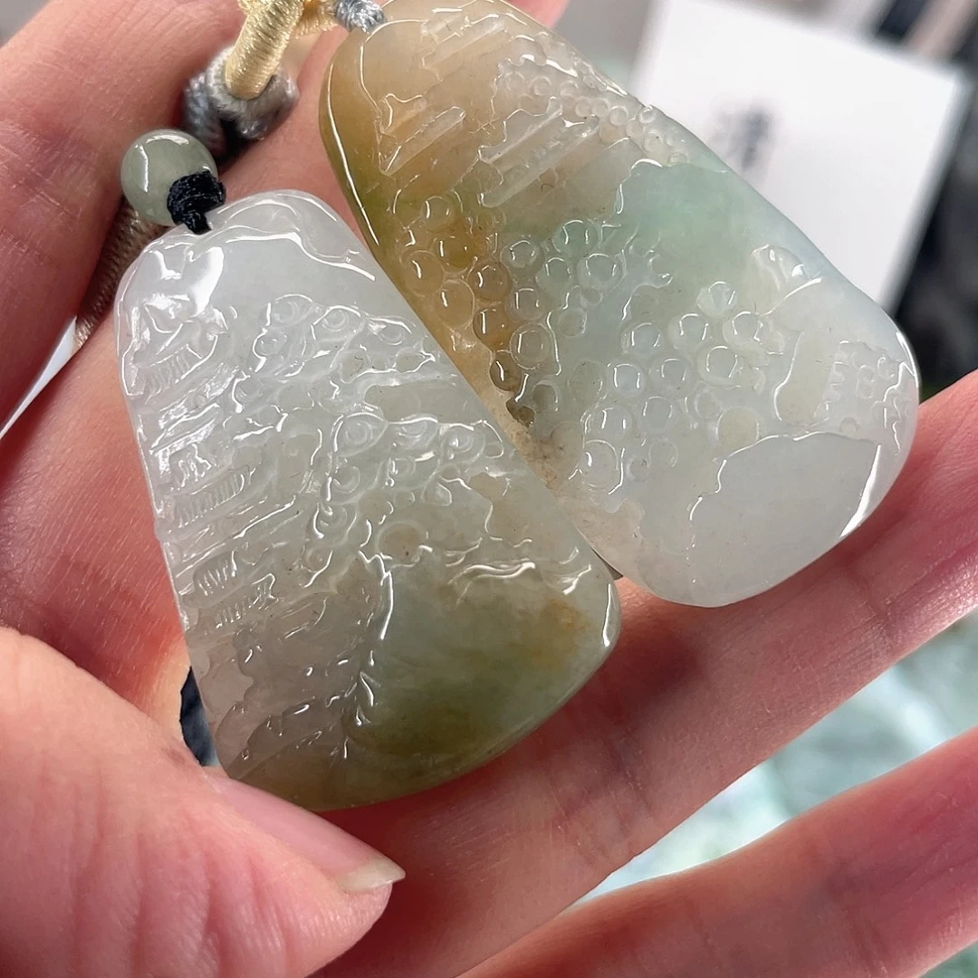 翡翠未镶嵌颈饰山水一对