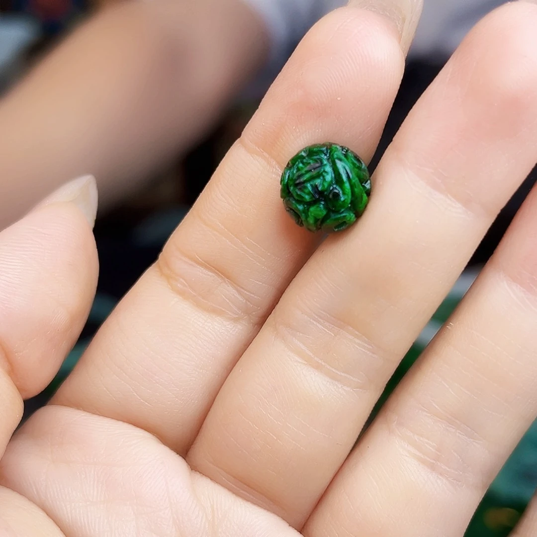 翡翠未镶嵌颈饰多样性