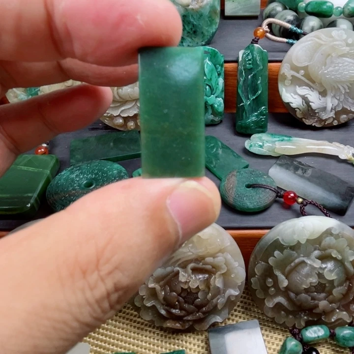 独山玉未镶嵌珠宝半成品