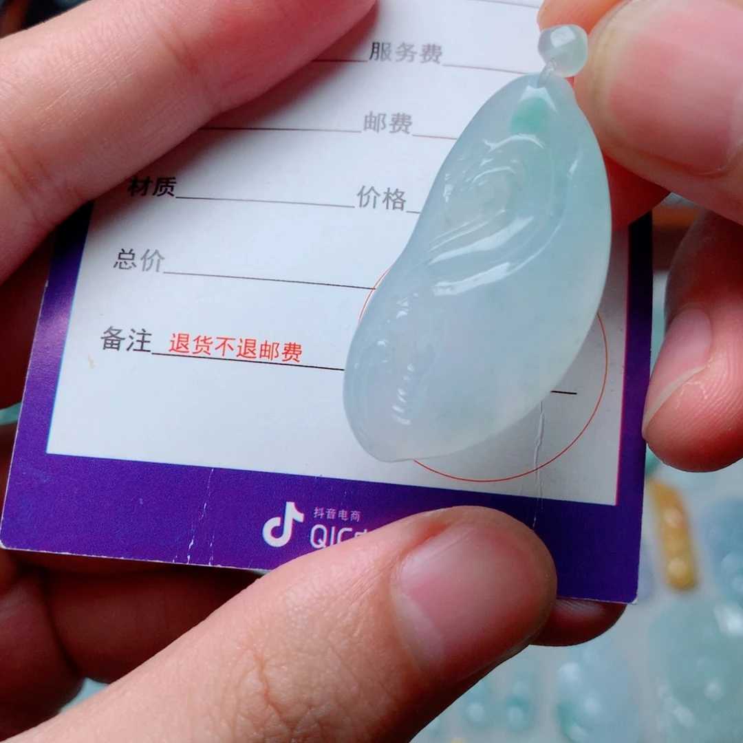 翡翠未镶嵌颈饰冰飘翠鱼