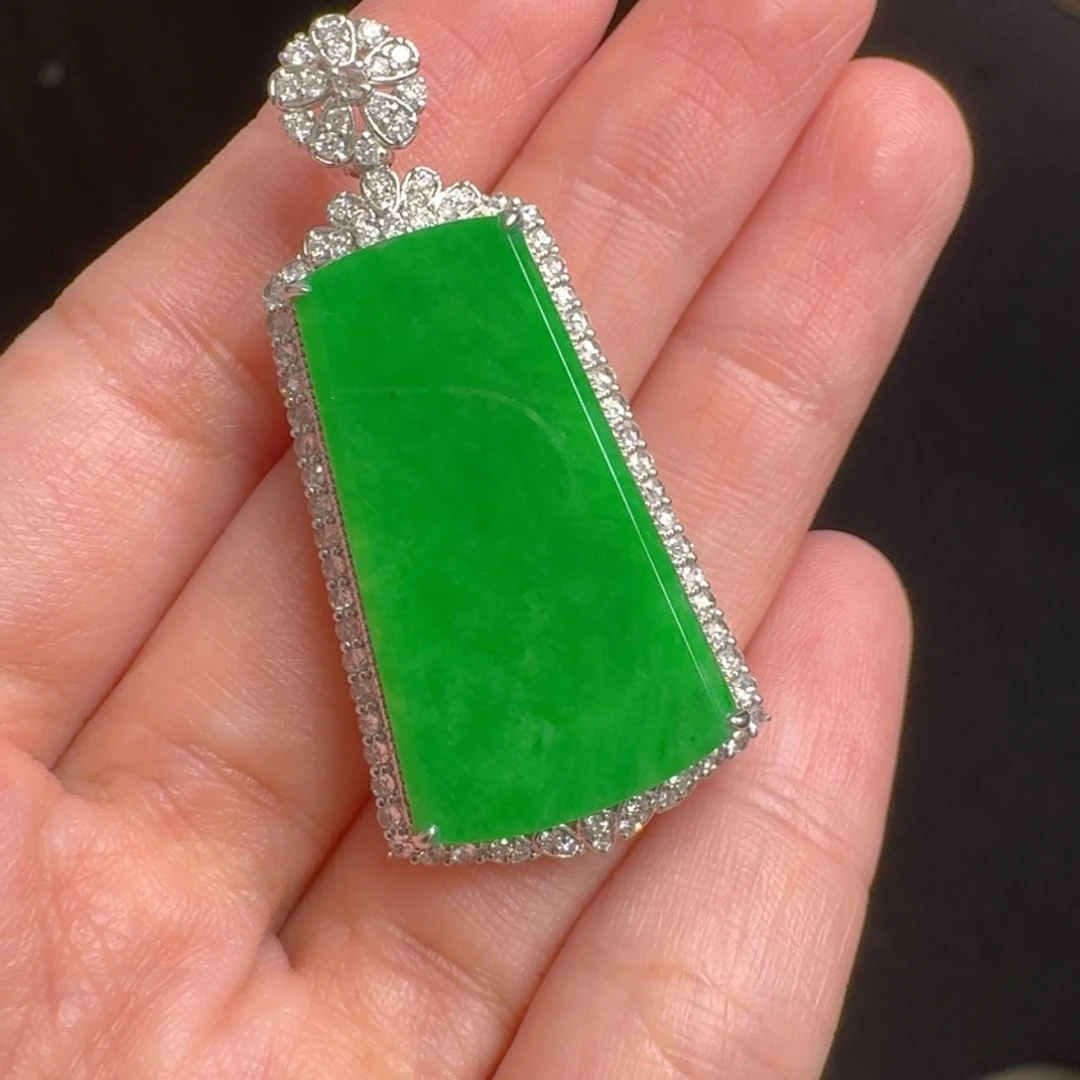一***n翡翠18K金镶嵌颈饰48小时鉴赏期