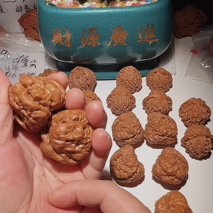 执***雨把件龙脊菩提文玩核桃