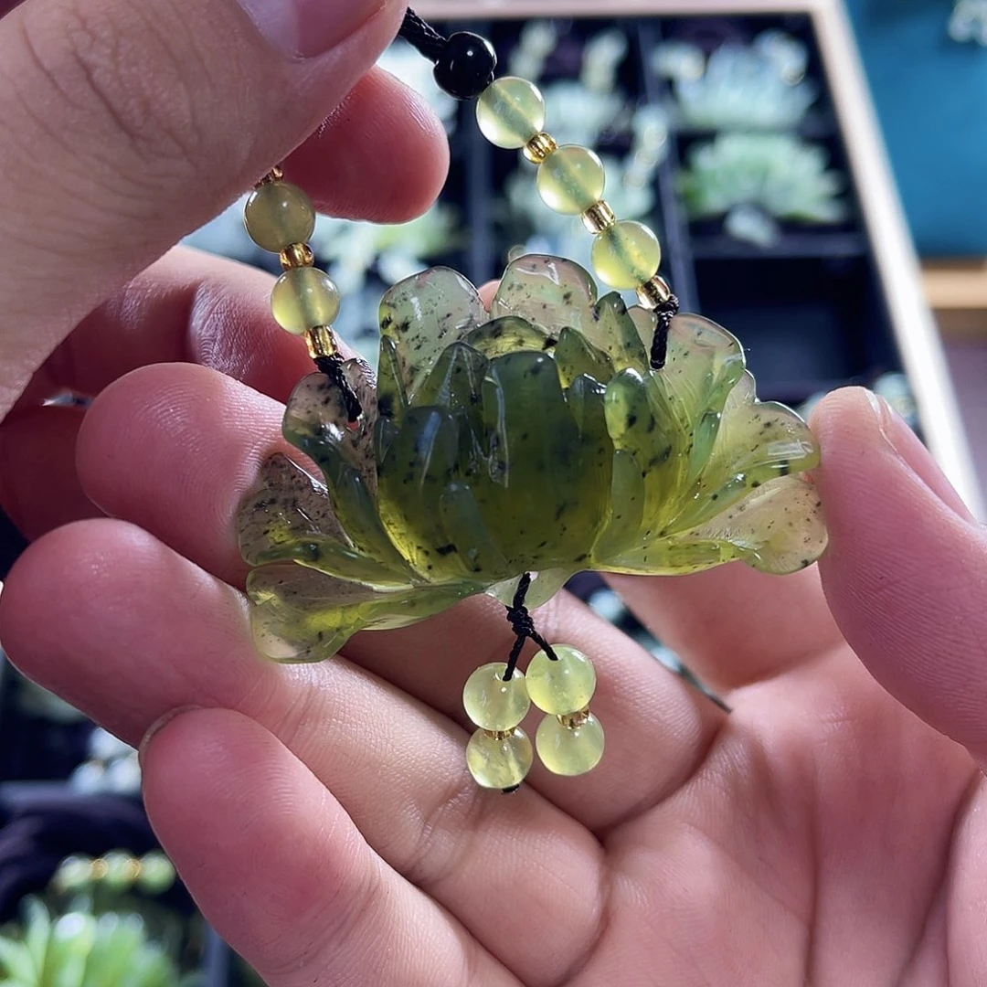 蛇纹石玉颈饰未镶嵌