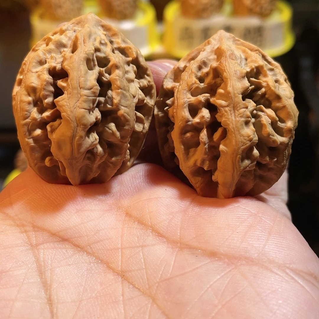 づ***张文玩核桃吊坠虎头王