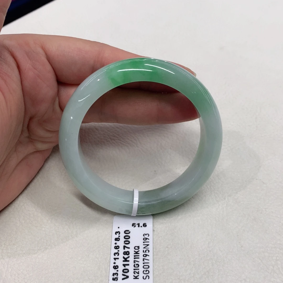 未镶嵌手镯翡翠53,6圈口带绿正圈