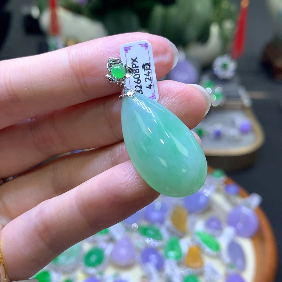 翡翠18K金镶嵌颈饰翡翠吊坠项链