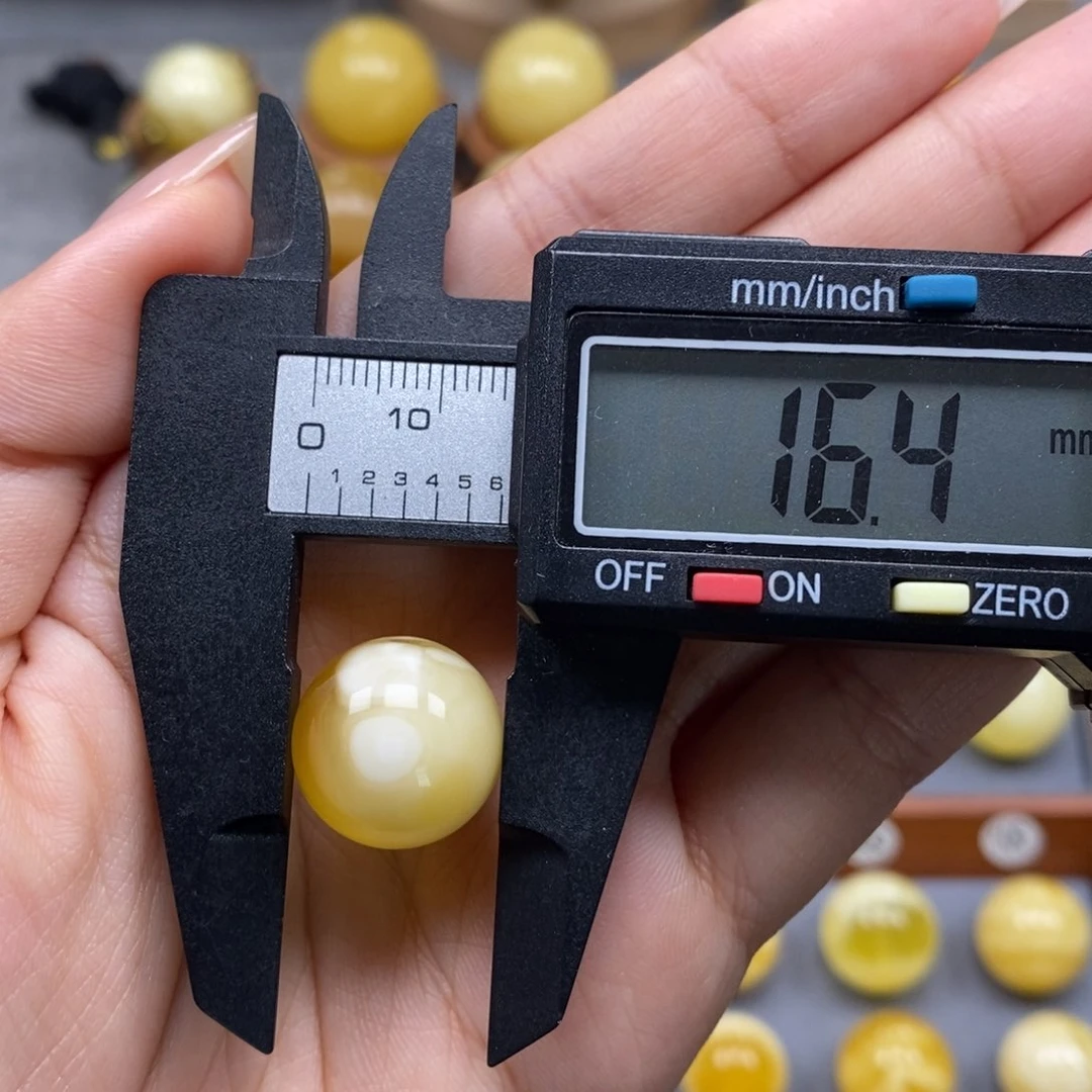 未镶嵌琥珀珠宝奇石