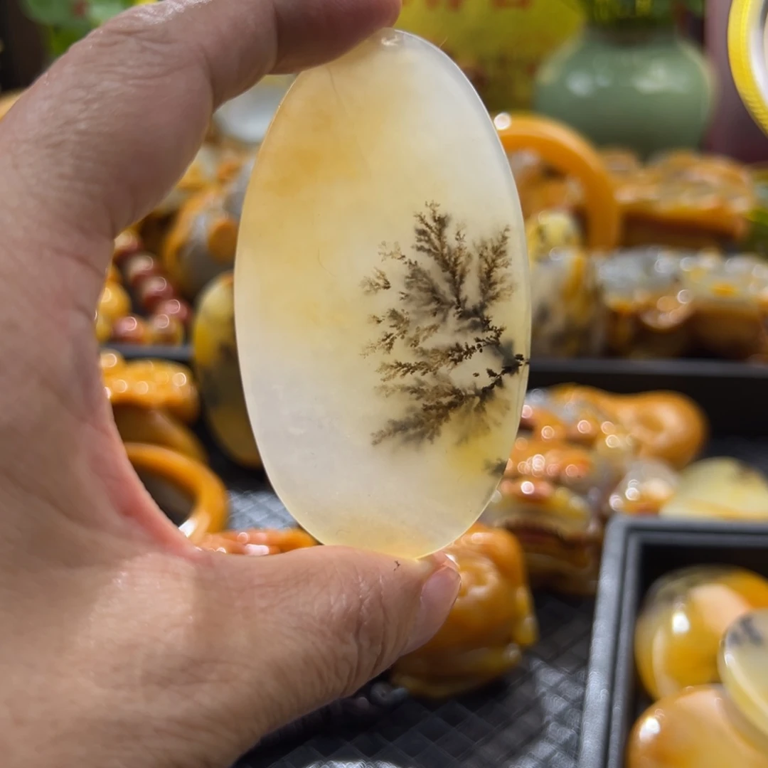 石英质玉未镶嵌颈饰