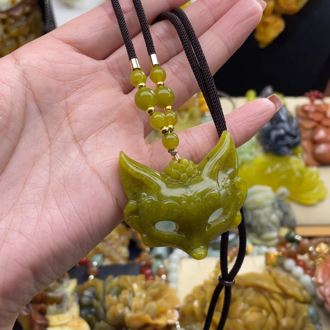未镶嵌蛇纹石玉颈饰