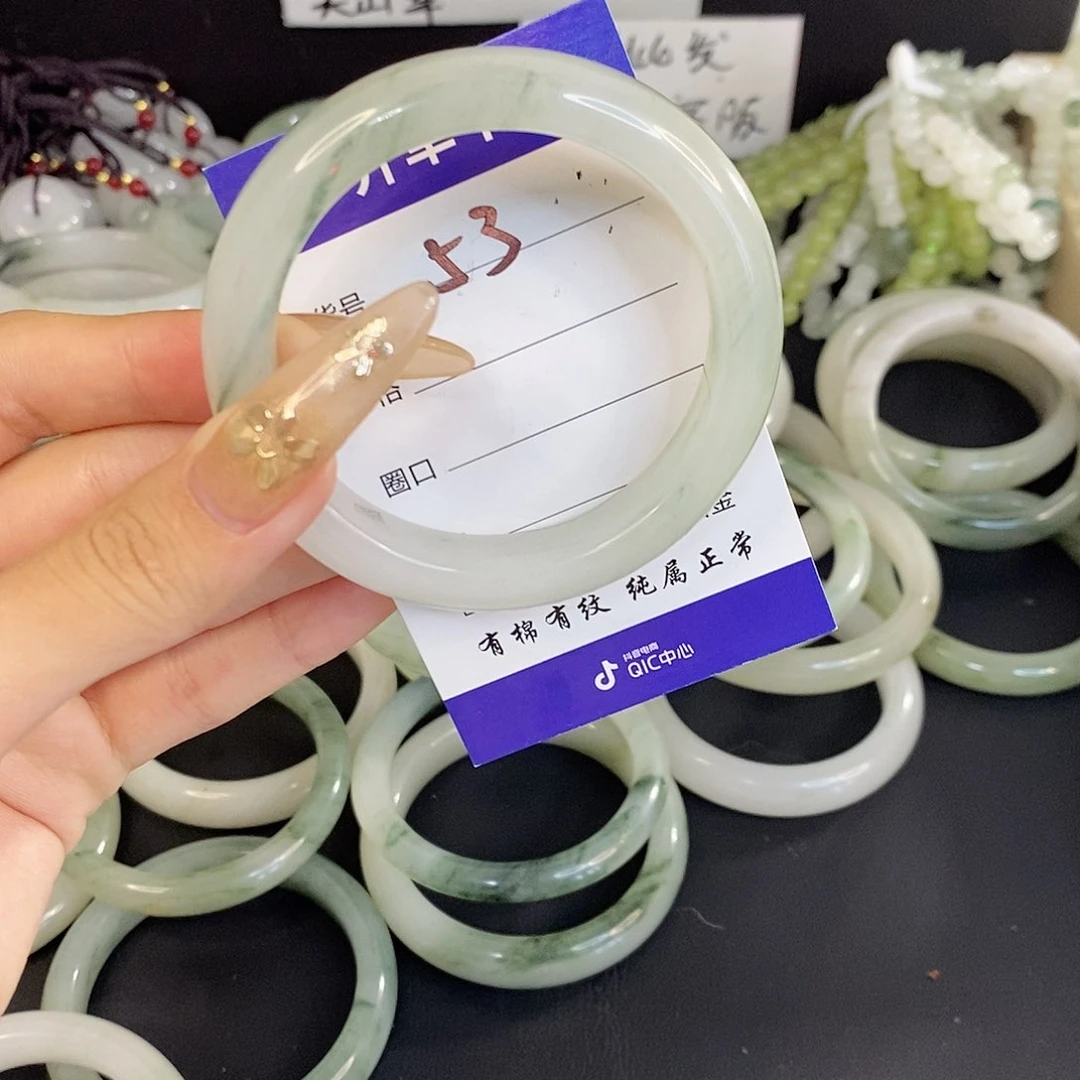 未镶嵌手镯石英质玉