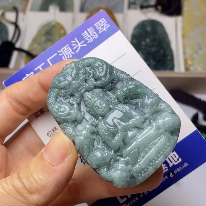 翡翠未镶嵌颈饰翡翠