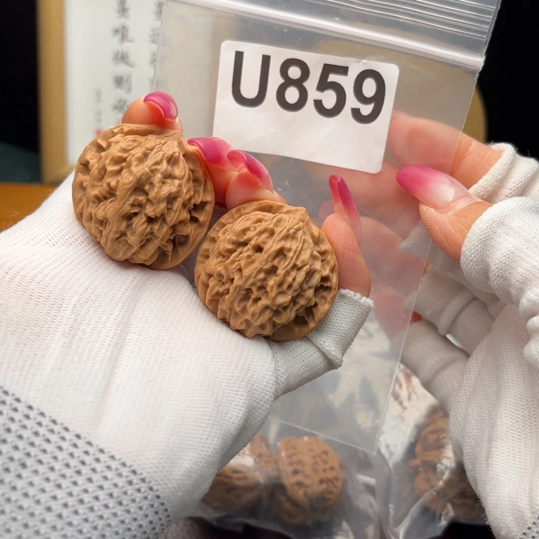 文玩核桃把件36女娲石u859