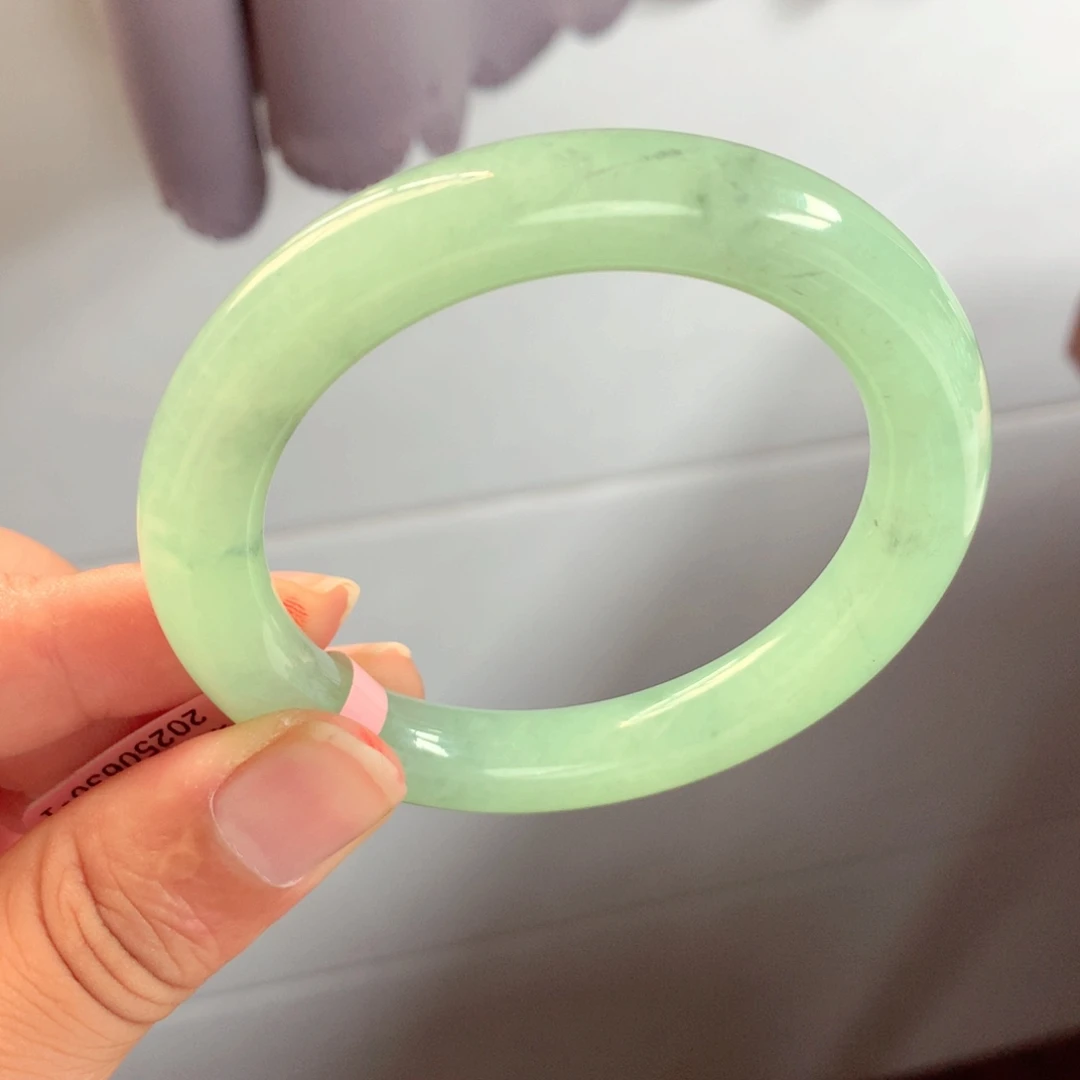 翡翠手镯未镶嵌缅甸翡翠