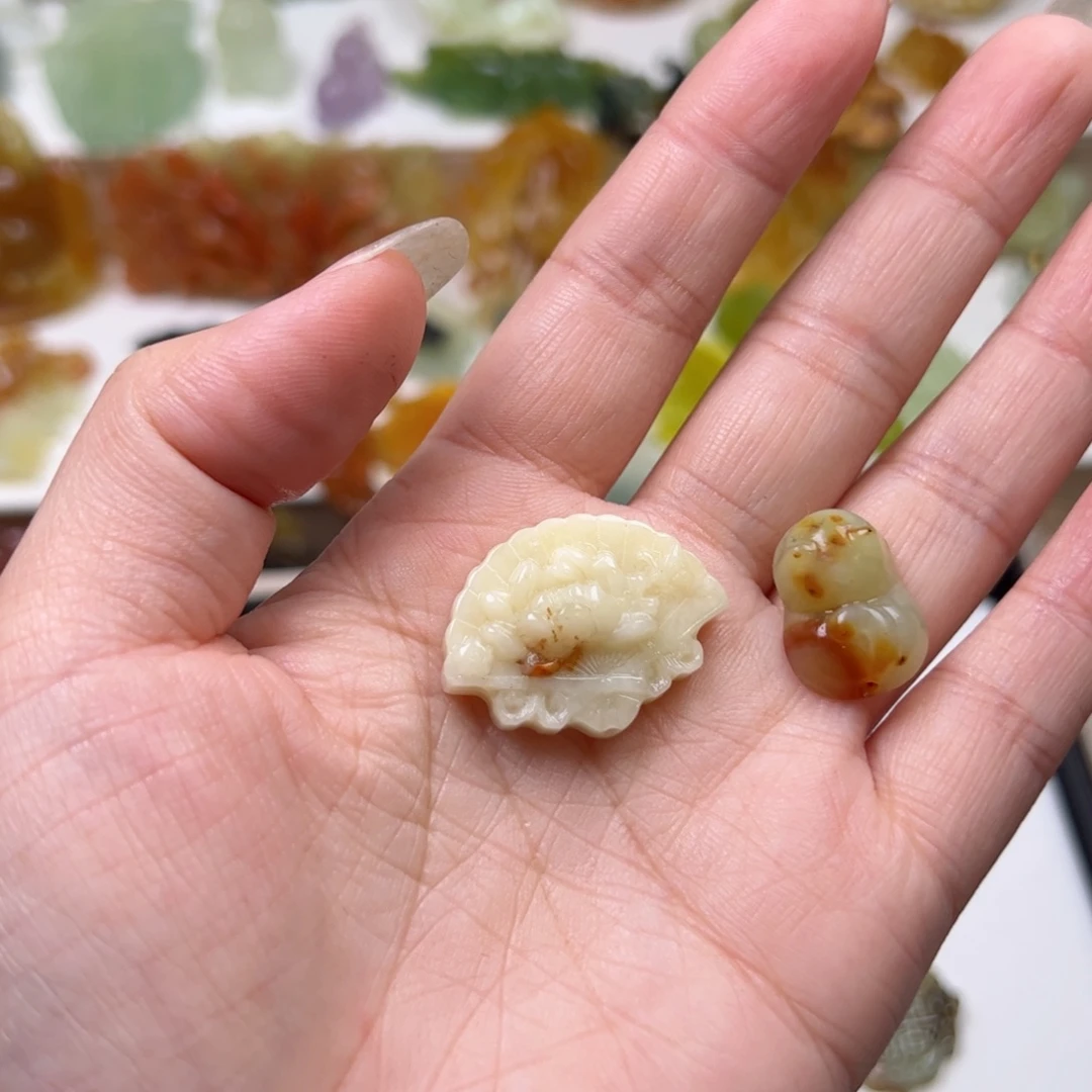 ૮***ა蛇纹石玉未镶嵌颈饰