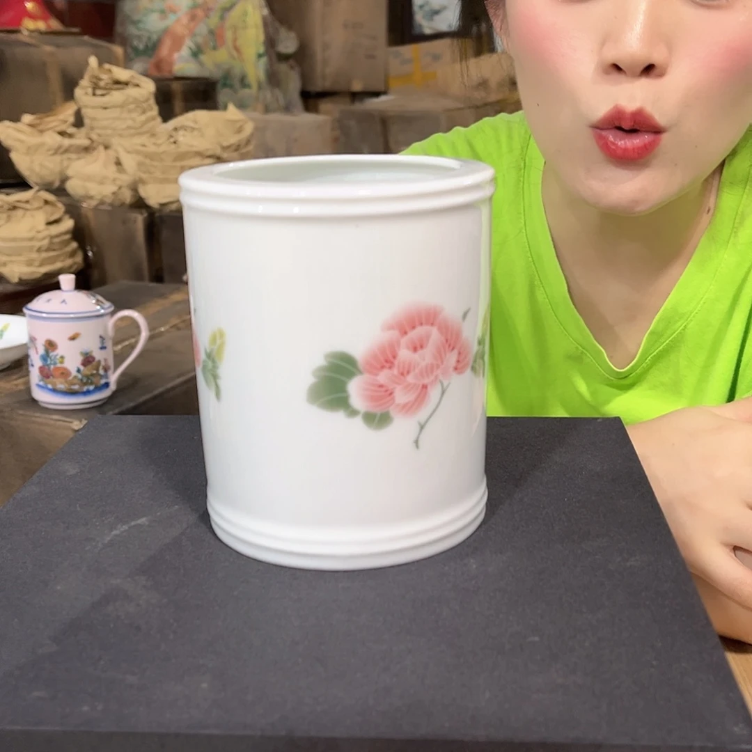 摆件/////景德镇陶瓷瓷器。笔筒。