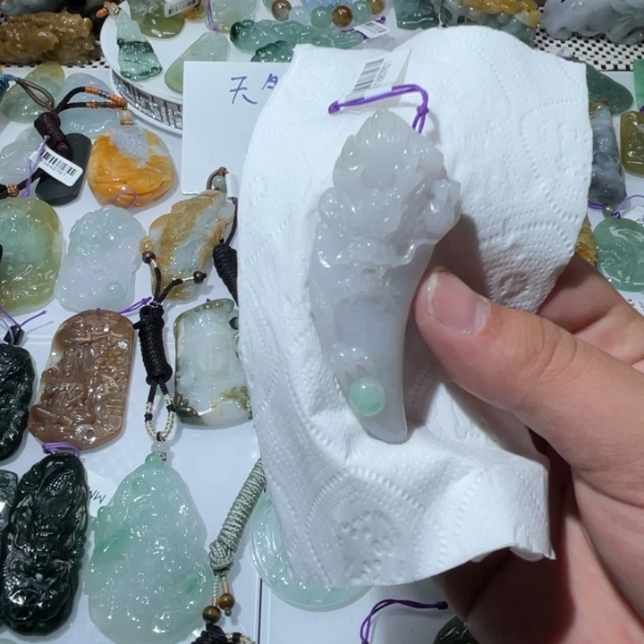 翡翠颈饰未镶嵌天然