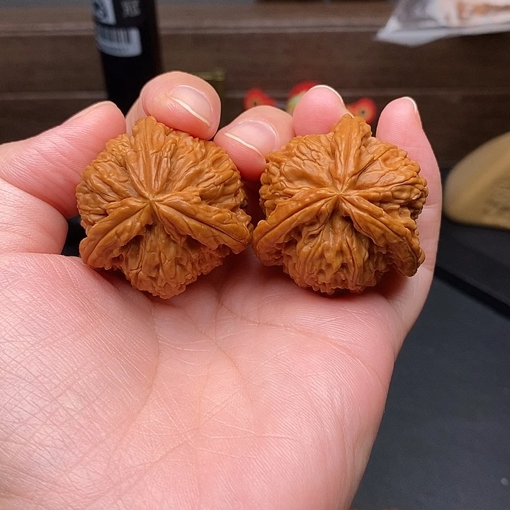 用***8文玩核桃把件白奔