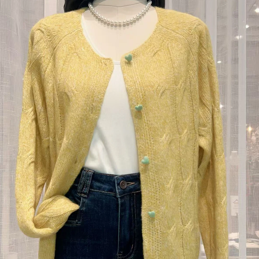 【门店同款】秋季“俏皮软语”爱心扣彩纱毛衣166293261