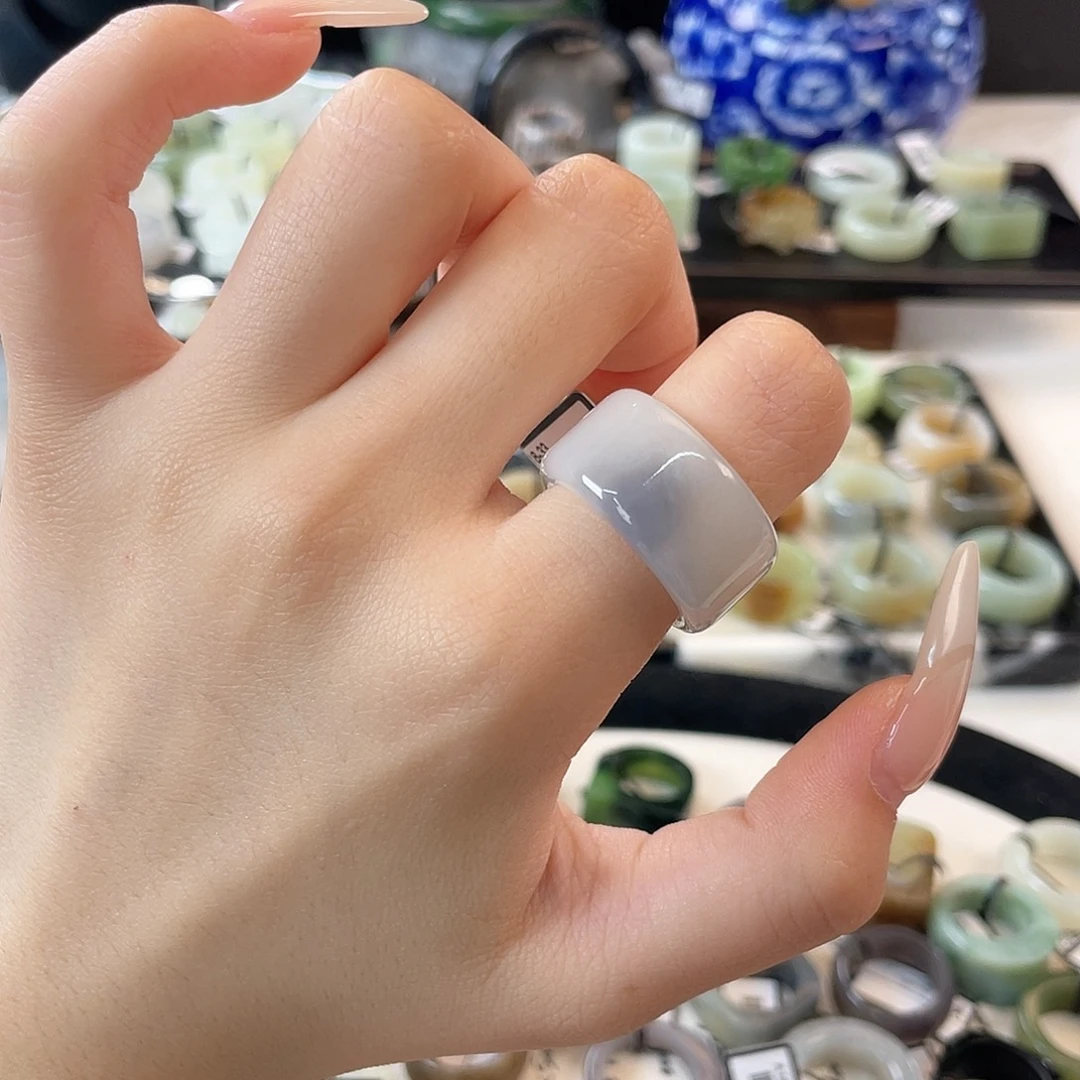 和田玉未镶嵌戒指c10 白底飘紫圆切17.9