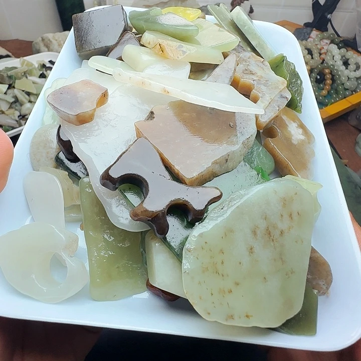 岁***好和田玉（糖玉）未镶嵌珠宝半成品