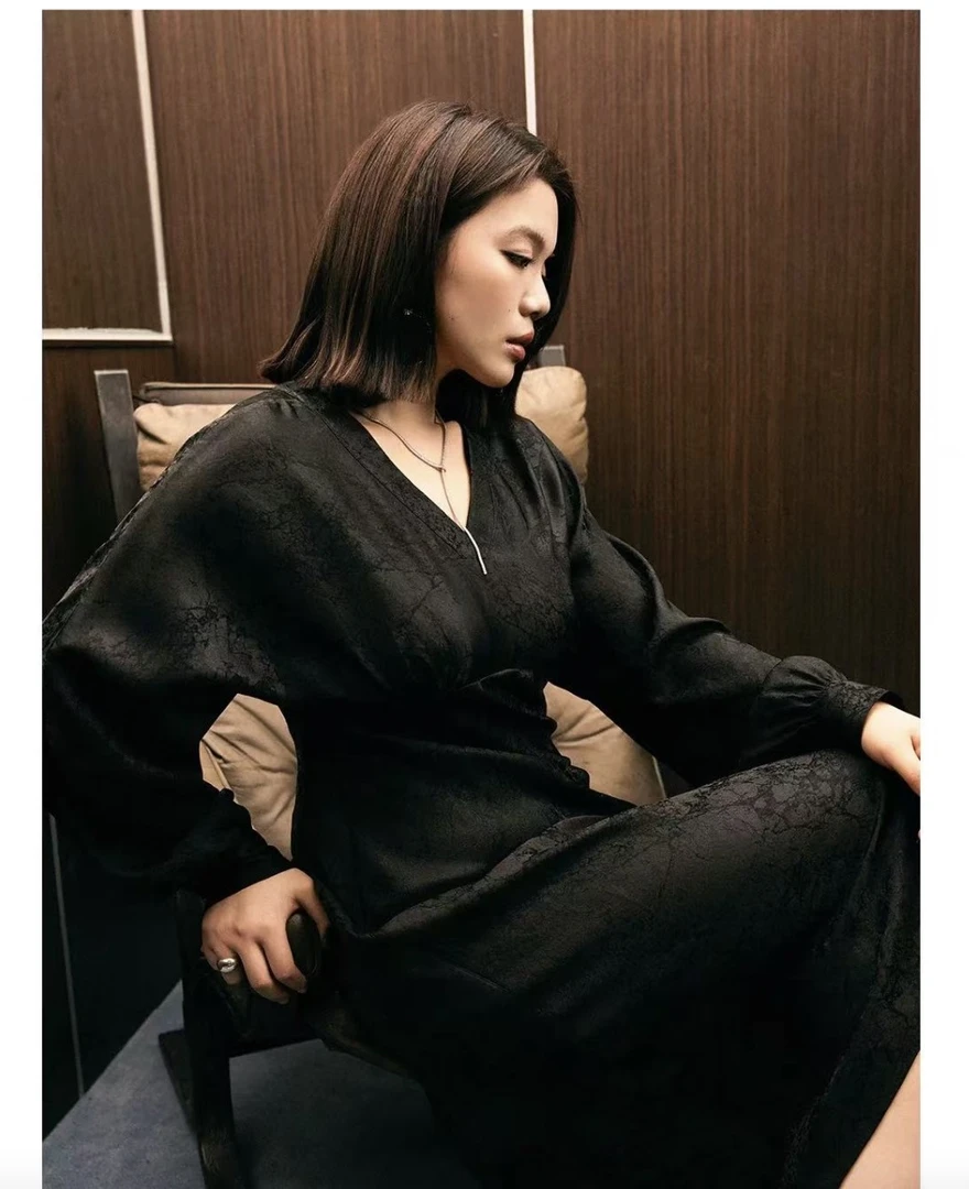 【清仓福利-拼手速】黑天鹅高级感显瘦V领拉链小黑裙YM7N039