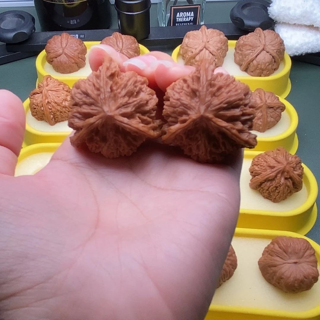 文玩核桃吊坠盘龙纹正奔