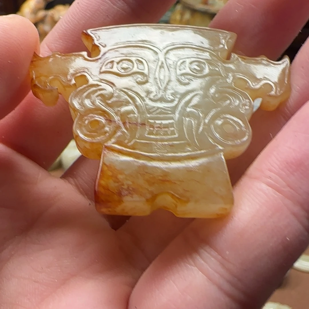 丰***%和田玉未镶嵌颈饰