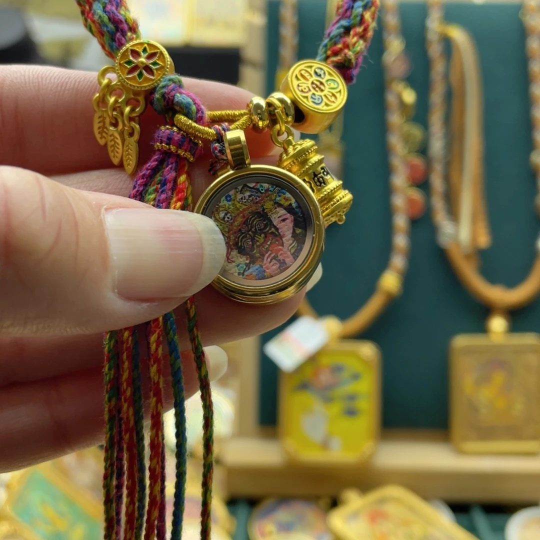 吊坠Z**o唐卡等多种形式进行的艺术创作