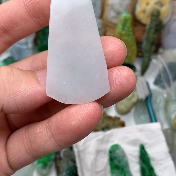 翡翠未镶嵌颈饰安**北翡翠