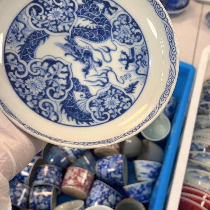 瓷片白青花穿花龙壶承全品