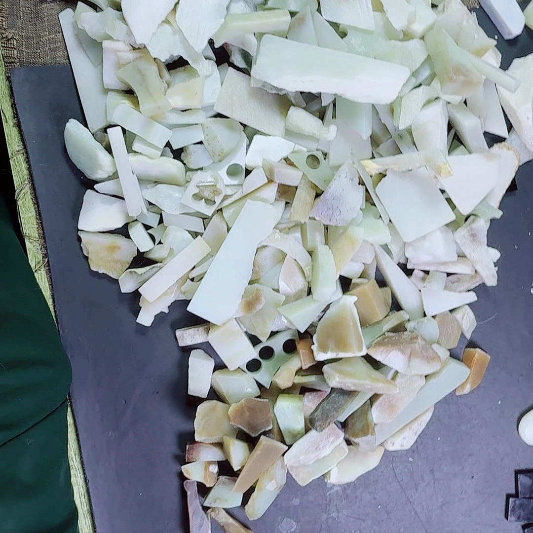 翰***雕和田玉未镶嵌挂件