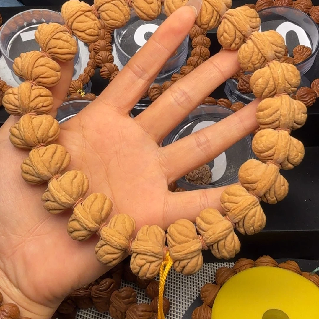 田***青桃核吊坠矮霸23手持