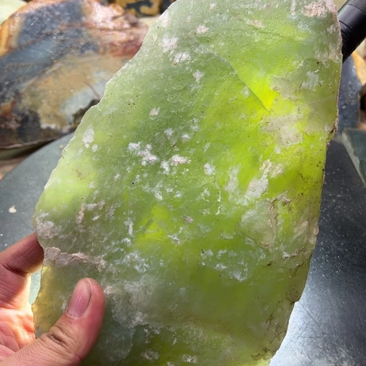 未镶嵌蛇纹石玉珠宝奇石