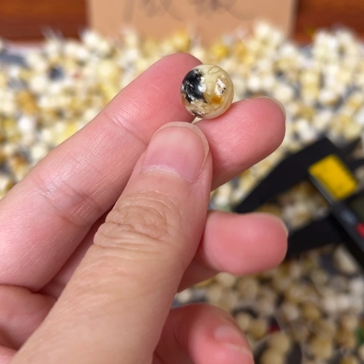 蜜蜡未镶嵌裸石11.1mm一个