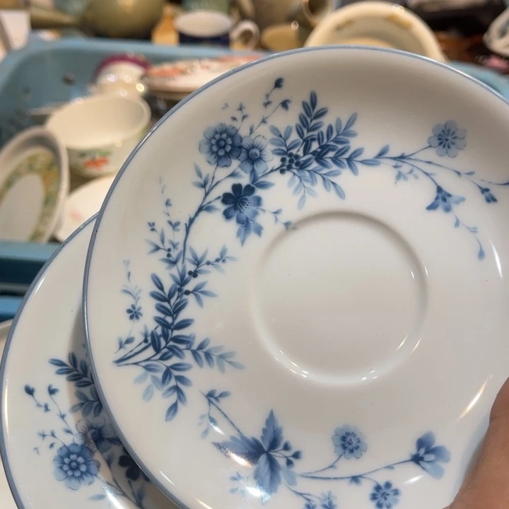 瓷片莎****ʔ箱なしでいいので お値下げ可能でしょうか？