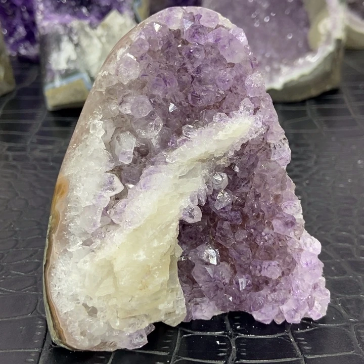 水晶珠宝半成品未镶嵌紫晶奇石