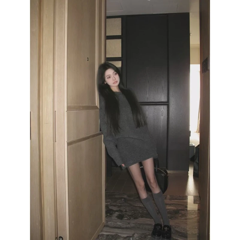 高级慵懒风毛衣套装女秋冬灰色休闲显瘦宽松套头针织衫高腰半身裙