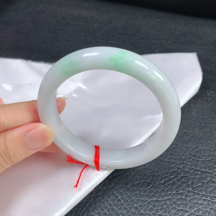 翡翠未镶嵌手镯