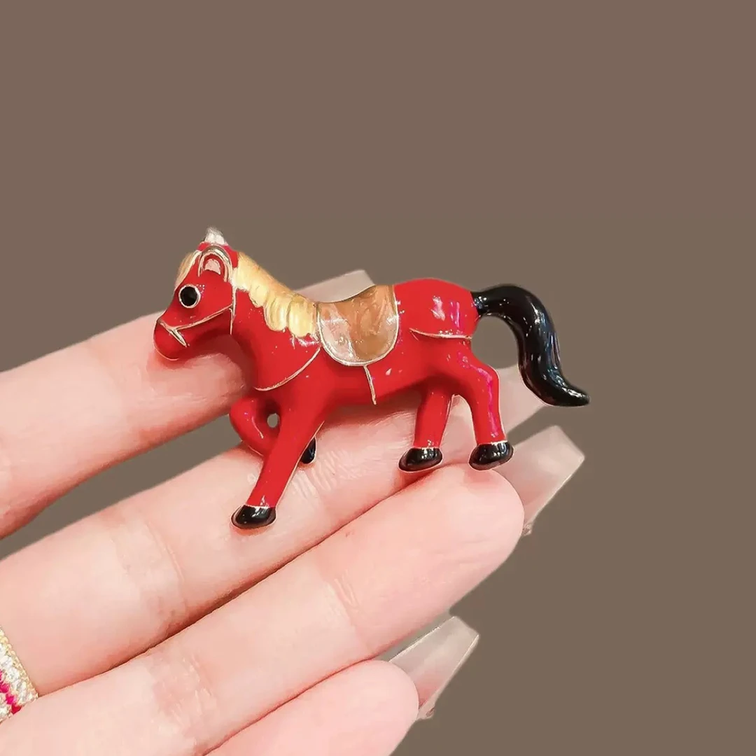 合金胸针 红色幸运生肖马胸针男女同款气质时尚别针胸花轻奢配饰
