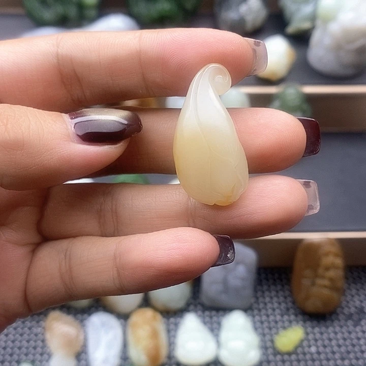 颈饰未镶嵌和田玉（糖玉）珠*
